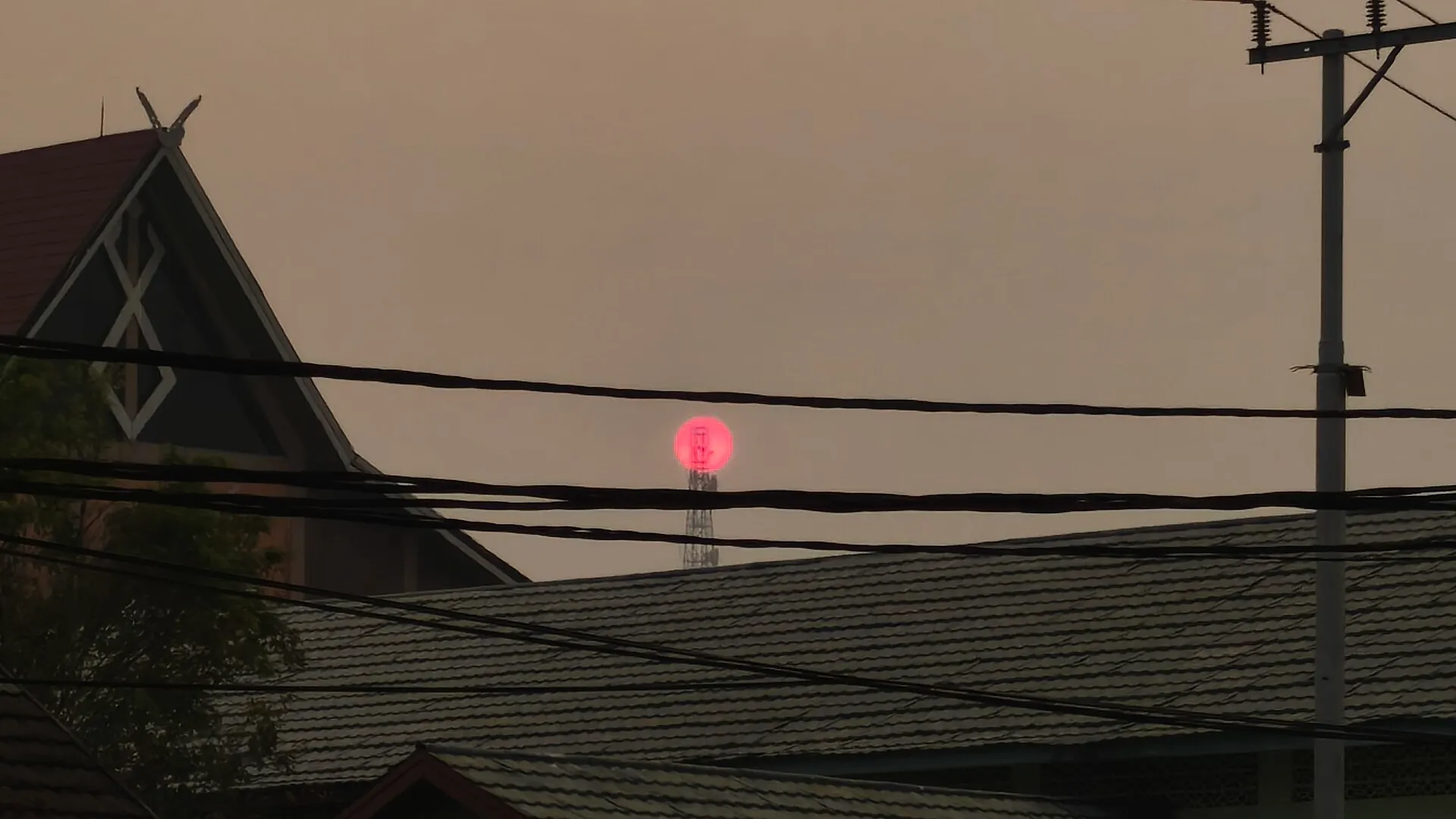 Skies covered by haze and a reddened sun in Kalimantan, caused by the widespread forest and land fires